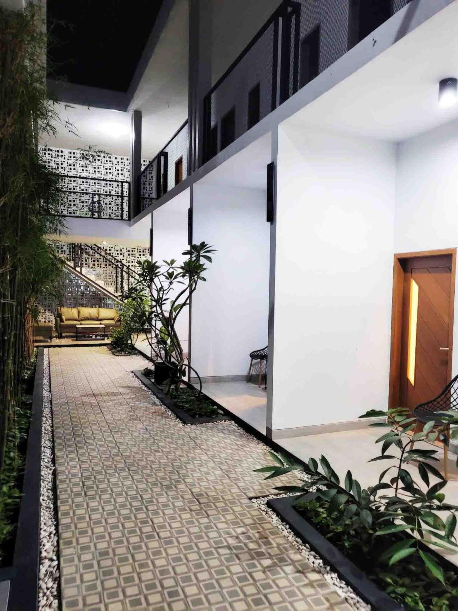 Cabin15 - Syariah Blitar Экстерьер фото